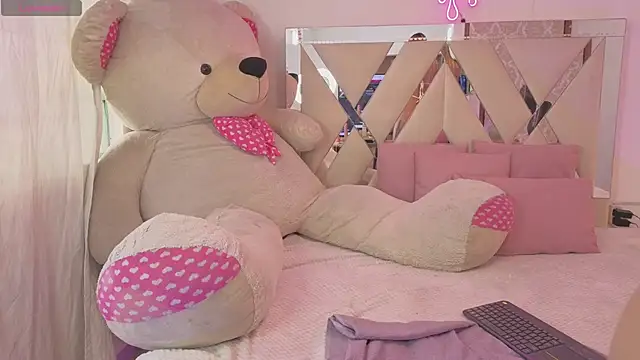 Kenndal tay online show from 18, 2, 2026