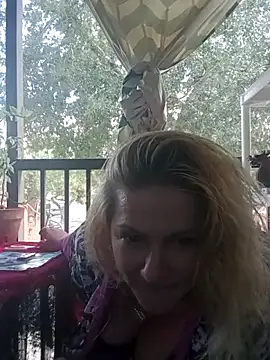 Snapshot of Goldenndoll chatting on 21, 10, 2025 Goldenndoll online show from 21, 10, 2025