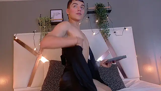 AAronBaker  online show from 8, 10, 2025