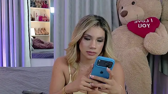 Snapshot of NicoleArmani chatting on 8, 5, 2026 NicoleArmani online show from 8, 5, 2026