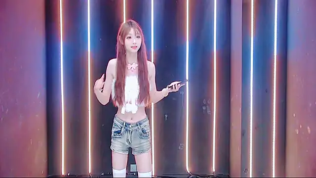 queen-001 online show from 10, 10, 2025