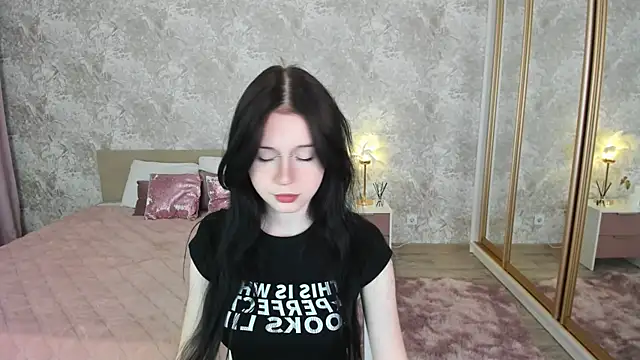 Snapshot of VioletHarme chatting on 29, 4, 2026 VioletHarme online show from 29, 4, 2026