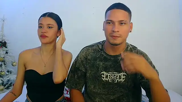 Sexy777Couple online show from 6, 1, 2026