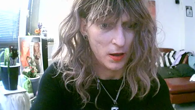 hellgirl1980 online show from 1, 11, 2025