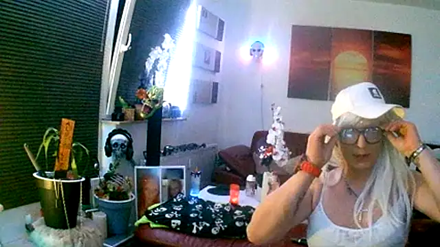 hellgirl1980 online show from 28, 11, 2025