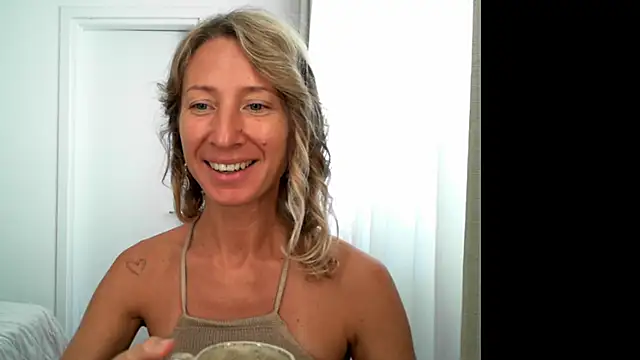 Snapshot of Paevoa chatting on 17, 10, 2025 Paevoa online show from 17, 10, 2025