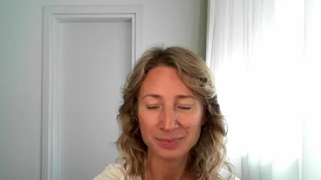 Snapshot of Paevoa chatting on 14, 11, 2025 Paevoa online show from 14, 11, 2025