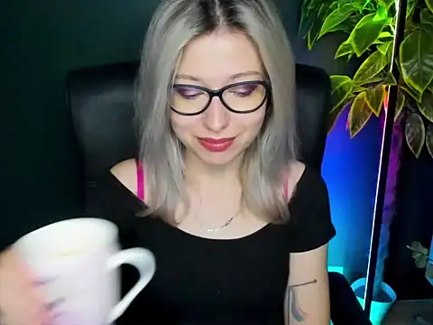 Snapshot of loveHeidi chatting on 11, 9, 2025 loveHeidi online show from 11, 9, 2025