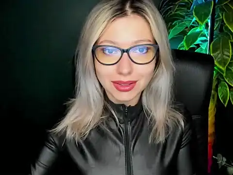 Snapshot of loveHeidi chatting on 15, 9, 2025 loveHeidi online show from 15, 9, 2025