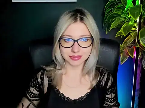 Snapshot of loveHeidi chatting on 24, 9, 2025 loveHeidi online show from 24, 9, 2025