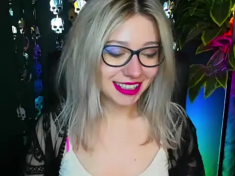 Snapshot of loveHeidi chatting on 15, 10, 2025 loveHeidi online show from 15, 10, 2025