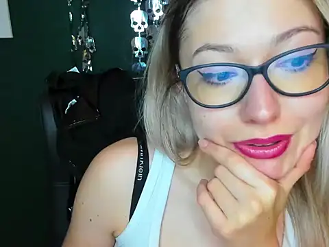 Snapshot of loveHeidi chatting on 29, 10, 2025 loveHeidi online show from 29, 10, 2025