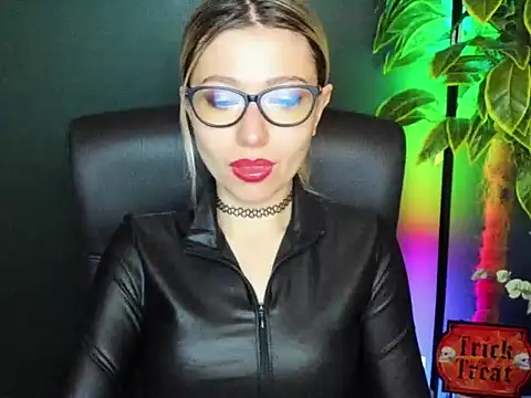 Snapshot of loveHeidi chatting on 4, 11, 2025 loveHeidi online show from 4, 11, 2025