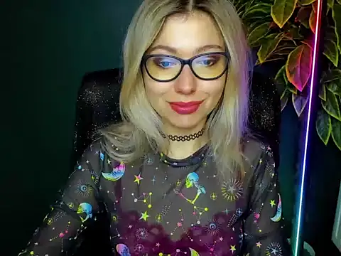 Snapshot of loveHeidi chatting on 15, 12, 2025 loveHeidi online show from 15, 12, 2025