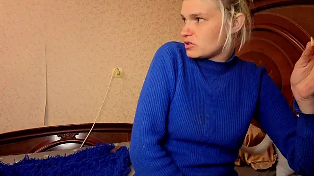 SaraSnow  online show from 11, 4, 2026