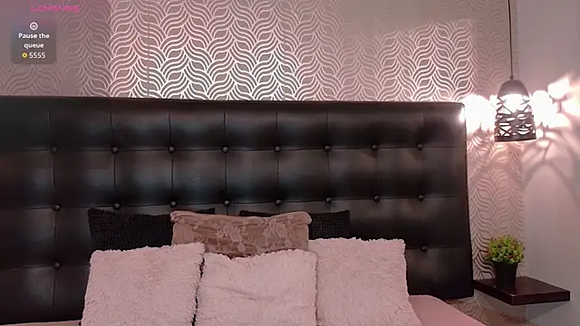 Snapshot of NaiaraMasson_ chatting on 18, 4, 2026 NaiaraMasson online show from 18, 4, 2026