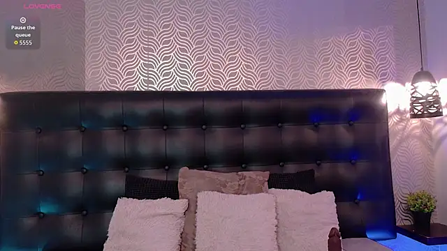 Snapshot of NaiaraMasson_ chatting on 24, 4, 2026 NaiaraMasson online show from 24, 4, 2026