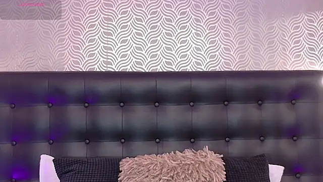 Snapshot of NaiaraMasson_ chatting on 1, 7, 2026 NaiaraMasson online show from 1, 7, 2026