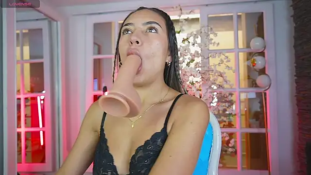 Snapshot of foxy_zoe chatting on 14, 4, 2026 foxy zoe online show from 14, 4, 2026