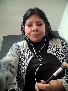 Snapshot of kinky_momm chatting on 25, 10, 2025 kinky momm online show from 25, 10, 2025