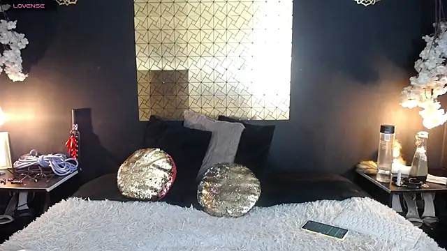 Snapshot of kinky_momm chatting on 1, 12, 2025 kinky momm online show from 1, 12, 2025