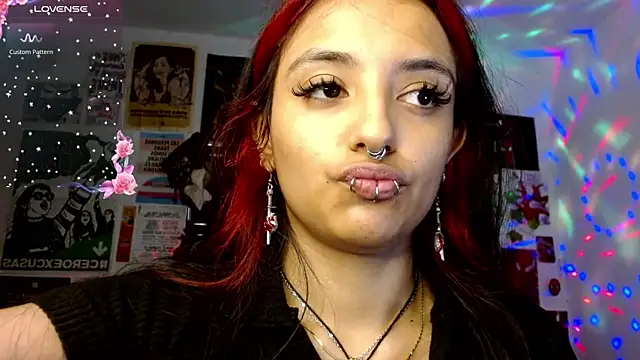 Snapshot of carolinerue chatting on 14, 4, 2026 carolinerue online show from 14, 4, 2026