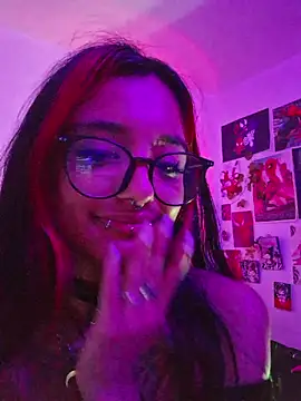 Snapshot of carolinerue chatting on 17, 4, 2026 carolinerue online show from 17, 4, 2026
