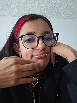Snapshot of carolinerue chatting on 19, 4, 2026 carolinerue online show from 19, 4, 2026