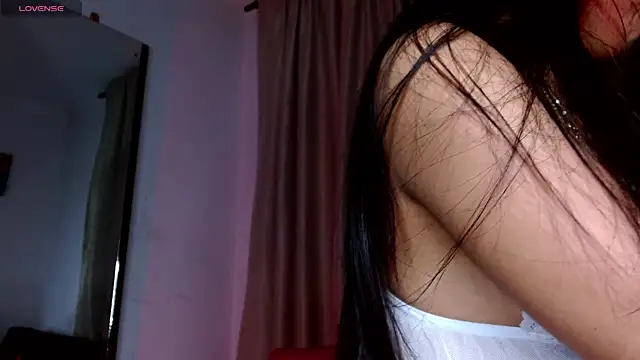 Snapshot of carolinerue chatting on 5, 5, 2026 carolinerue online show from 5, 5, 2026