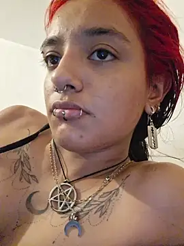Snapshot of carolinerue chatting on 3, 6, 2026 carolinerue online show from 3, 6, 2026