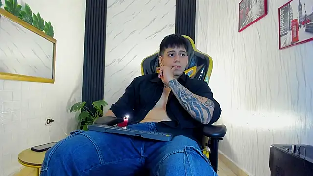 Snapshot of xKevyn chatting on 24, 10, 2025 xKevyn online show from 24, 10, 2025