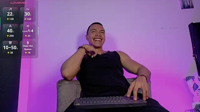 Snapshot of adriel_escalante chatting on 4, 5, 2026 adriel escalante online show from 4, 5, 2026