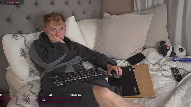 Snapshot of scottishtwink01 chatting on 12, 6, 2026 scottishtwink01 online show from 12, 6, 2026