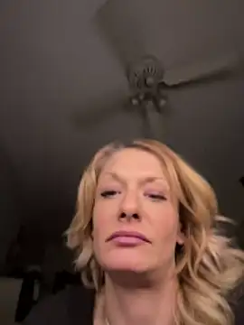 Snapshot of Daphneflor chatting on 3, 6, 2026 Daphneflor online show from 3, 6, 2026