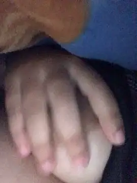 Snapshot of luzmelzinha chatting on 2, 10, 2025 luzmelzinha online show from 2, 10, 2025