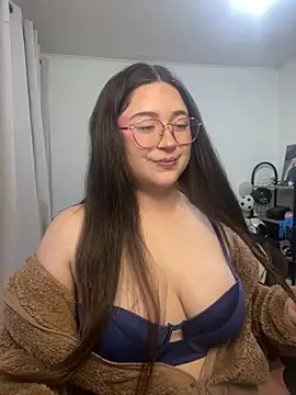 Snapshot of valentinauwu chatting on 17, 7, 2026 valentinauwu online show from 17, 7, 2026