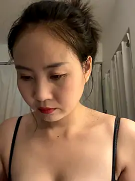 Snapshot of wly2028 chatting on 18, 10, 2025 wly2028 online show from 18, 10, 2025