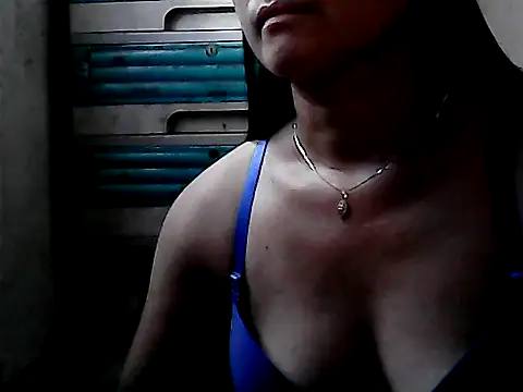 yoursPinayMama1682 online show from 24, 10, 2025