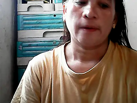 yoursPinayMama1682 online show from 25, 11, 2025