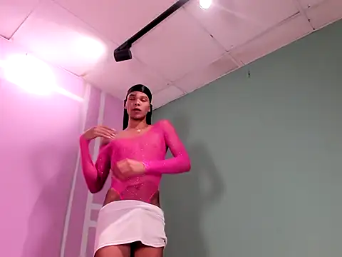 Snapshot of RiriCerchar chatting on 8, 10, 2025 RiriCerchar online show from 8, 10, 2025