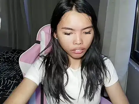 Snapshot of cutie_milker chatting on 20, 4, 2026 cutie milker online show from 20, 4, 2026
