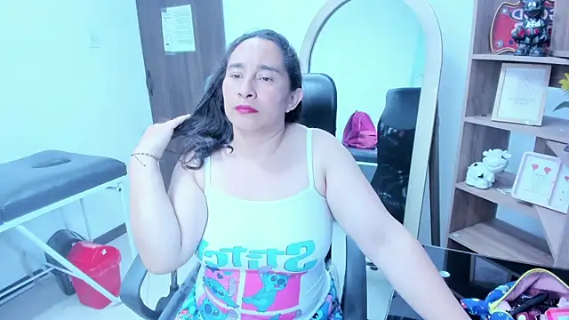 Snapshot of LeilaSmith_ chatting on 27, 5, 2026 LeilaSmith online show from 27, 5, 2026