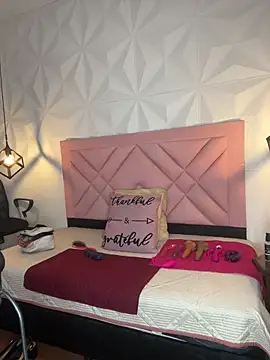 Caroline daring online show from 24, 5, 2026