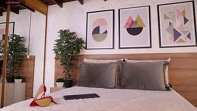 VictoriaShelby online show from 14, 4, 2026