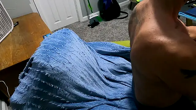 Snapshot of Mickelangello75 chatting on 2, 11, 2025 Mickelangello75 online show from 2, 11, 2025