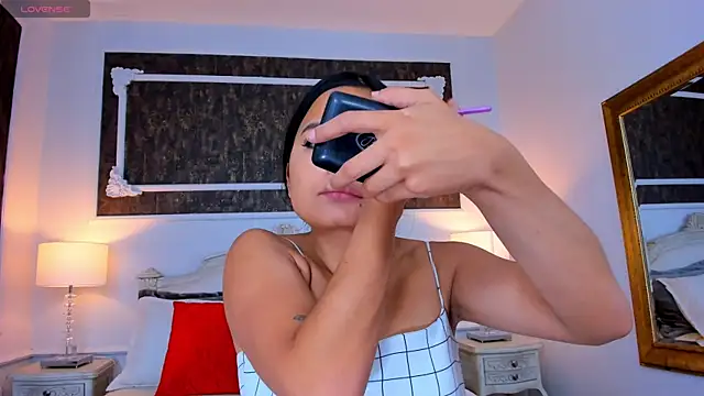 Snapshot of SharonBonet chatting on 30, 10, 2025 SharonBonet online show from 30, 10, 2025