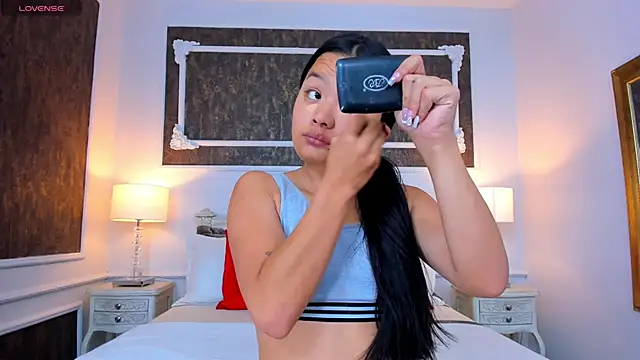 Snapshot of SharonBonet chatting on 4, 11, 2025 SharonBonet online show from 4, 11, 2025