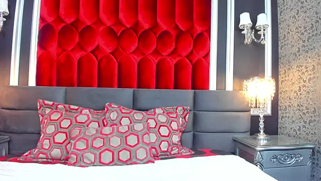 Snapshot of SharonBonet chatting on 4, 12, 2025 SharonBonet online show from 4, 12, 2025