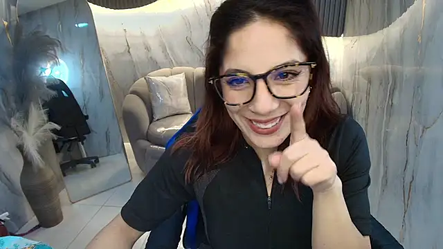 Snapshot of nadia_r_ chatting on 21, 7, 2026 nadia r online show from 21, 7, 2026