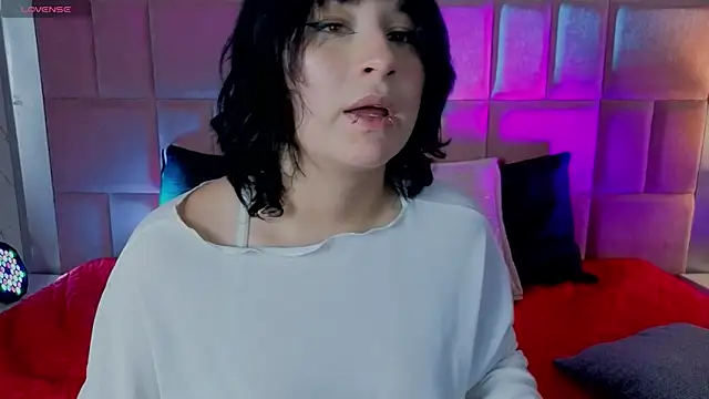 Snapshot of RobinBennett chatting on 6, 7, 2026 RobinBennett online show from 6, 7, 2026
